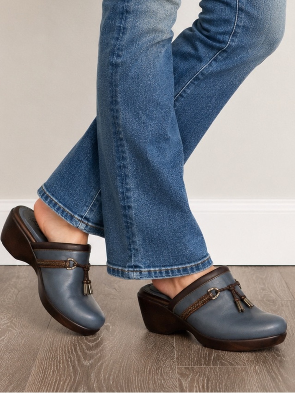 Ariat Women’s Size 8.5 B Leather Clog Mules Blue Brown Wedge Tassel Western